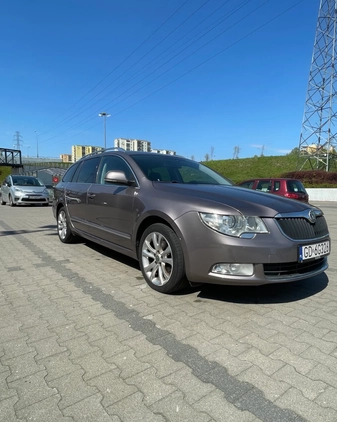 Skoda Superb cena 32000 przebieg: 314000, rok produkcji 2010 z Gdańsk małe 121